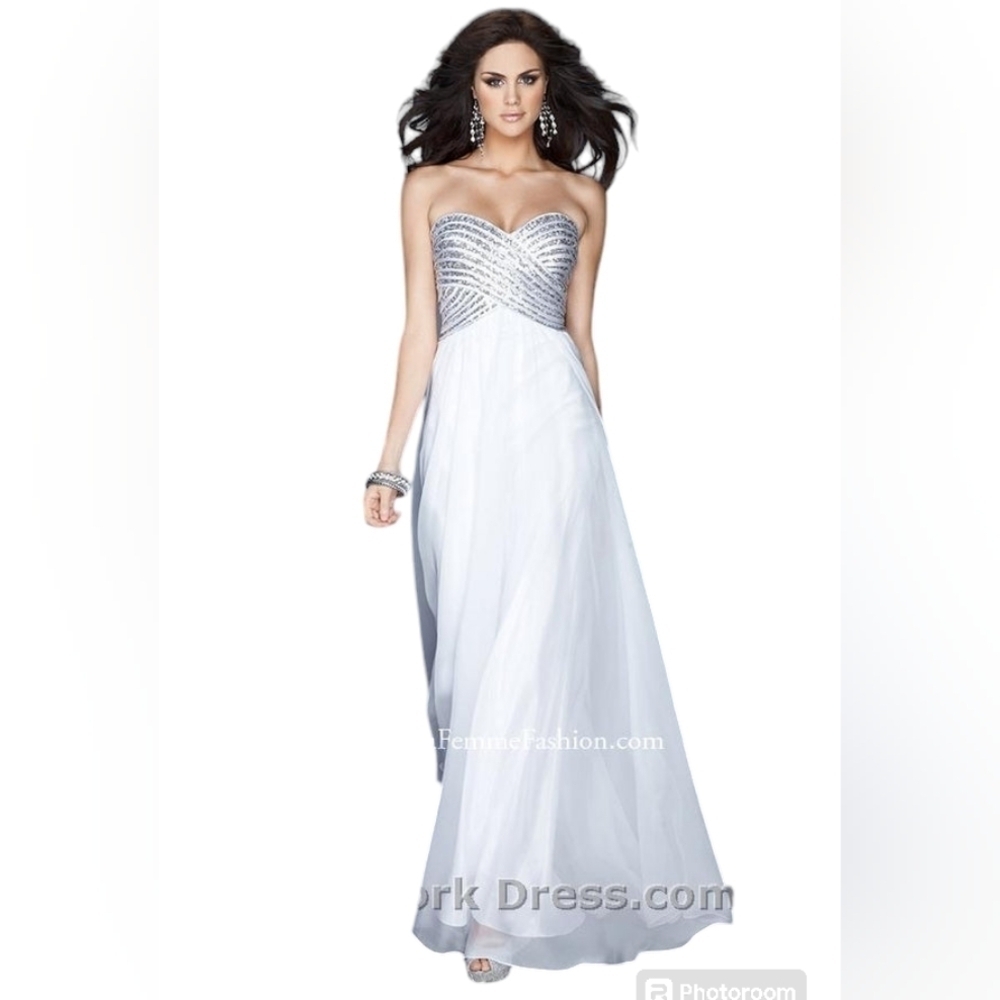 Beautiful La Femme Prom/wedding long white strapless dress size 2